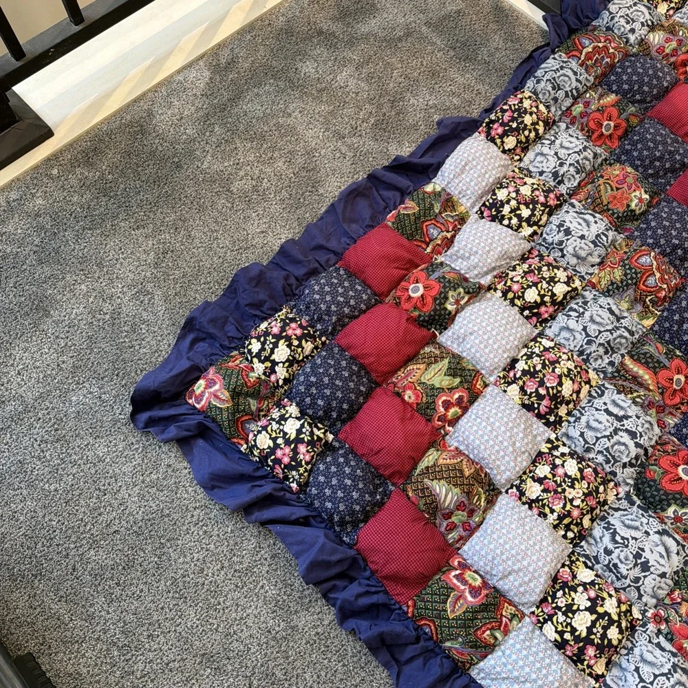 Vtg 1990's JC Penney Puff Quilt Red White Blue 88